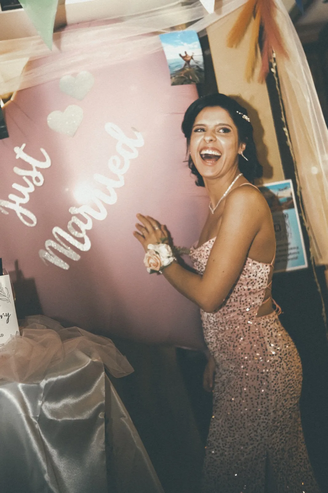 Will & Lais — the pub (05), wedding photography by Anna Mello Studios, Dublin